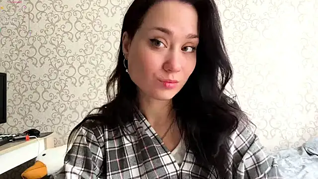 DinahZapalac online show from 14, 4, 2026