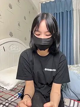 Snapshot of YouYou-999 chatting on 13, 4, 2026 YouYou-999 online show from 13, 4, 2026