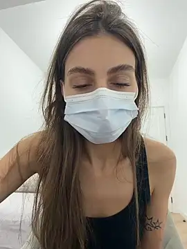  Mia L  online show from 13, 4, 2026