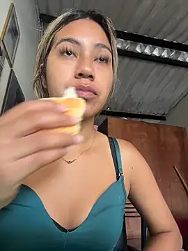 Snapshot of Kimmiebellarie chatting on 14, 6, 2026 Kimmiebellarie online show from 14, 6, 2026
