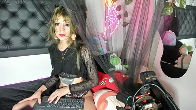 Lucy Jade online show from 14, 5, 2026