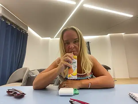 parisheliton online show from 14, 4, 2026