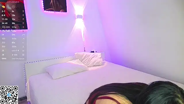 LaylaLaurent online show from 9, 5, 2026