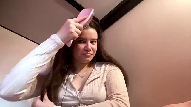 Snapshot of LonnaVandal chatting on 13, 4, 2026 LonnaVandal online show from 13, 4, 2026