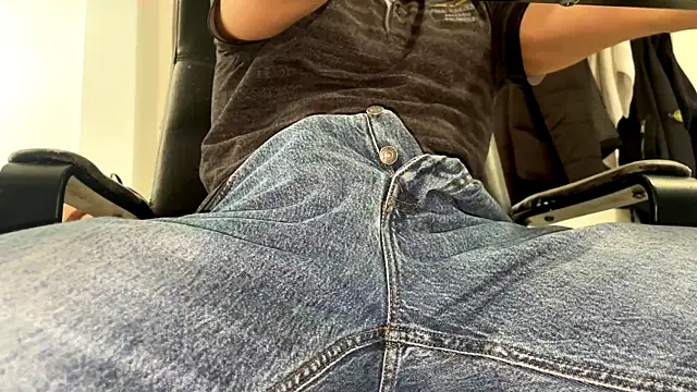 cumnerd00 online show from 12, 4, 2026