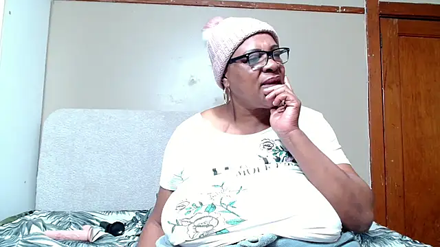 BUSTYQUEEN56  online show from 8, 7, 2026