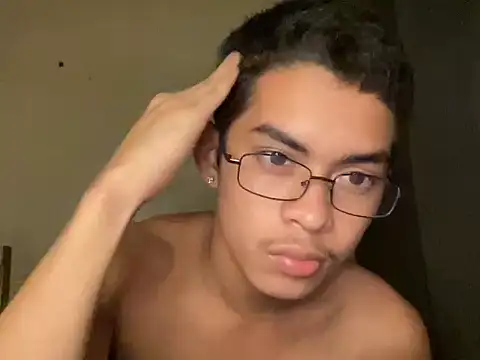 yourhotasian jhonpol16 online show from 16, 4, 2026