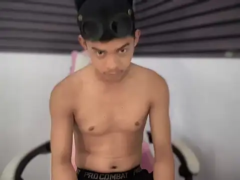 yourhotasian jhonpol16 online show from 3, 6, 2026