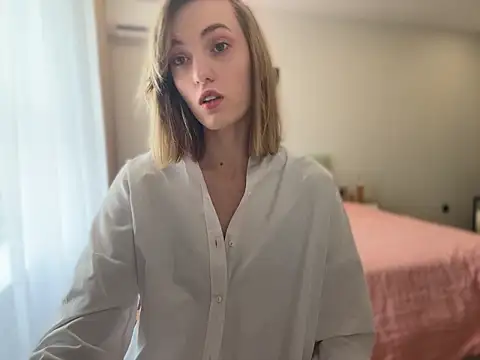 MiaKomoi online show from 23, 4, 2026