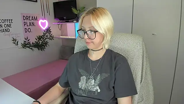 Snapshot of Neko_Sora chatting on 18, 5, 2026 Neko Sora online show from 18, 5, 2026