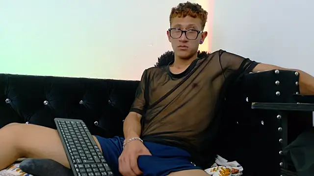 Snapshot of Damian_nix chatting on 15, 4, 2026 Damian nix online show from 15, 4, 2026