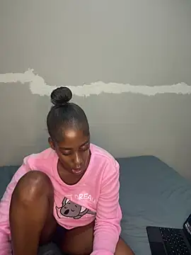 petite bee online show from 22, 4, 2026