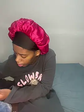 petite bee online show from 25, 5, 2026