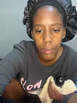 petite bee online show from 4, 7, 2026