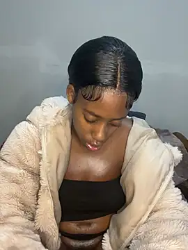 petite bee online show from 6, 7, 2026