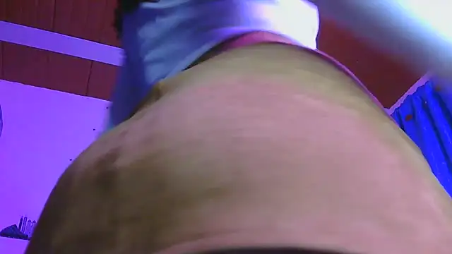 Snapshot of tinny_emiily chatting on 9, 7, 2026 tinny emiily online show from 9, 7, 2026