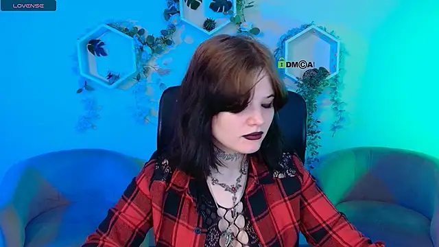 nikki kiss  online show from 22, 6, 2026