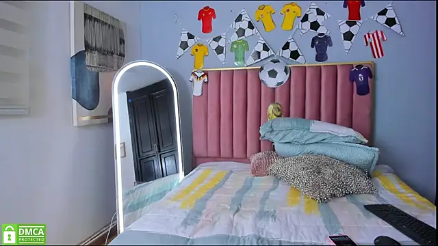 butterflydoll  online show from 15, 7, 2026