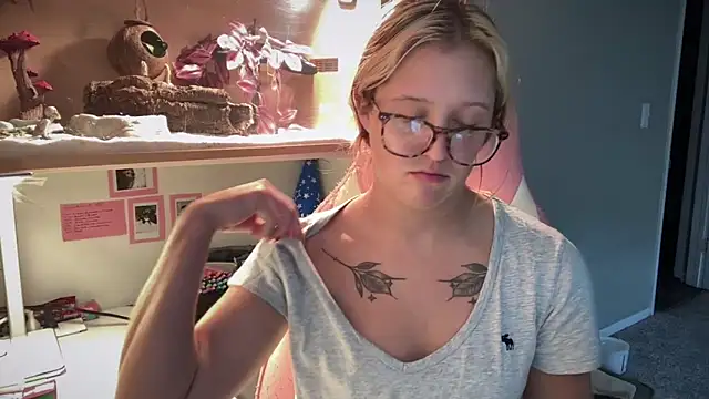 Snapshot of MUSCLEMOMMY1365 chatting on 12, 6, 2026 MUSCLEMOMMY1365 online show from 12, 6, 2026