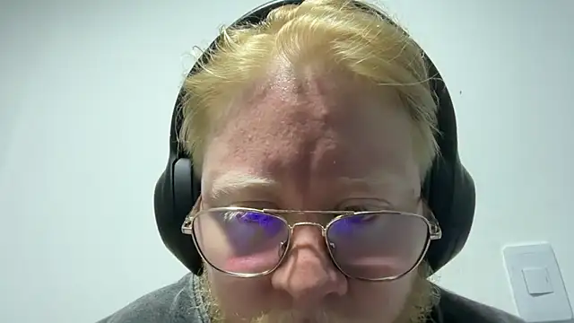 Snapshot of lucas_mike chatting on 14, 4, 2026 lucas mike online show from 14, 4, 2026