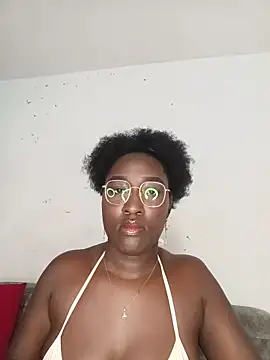 Snapshot of KaleaEbony chatting on 5, 5, 2026 KaleaEbony online show from 5, 5, 2026