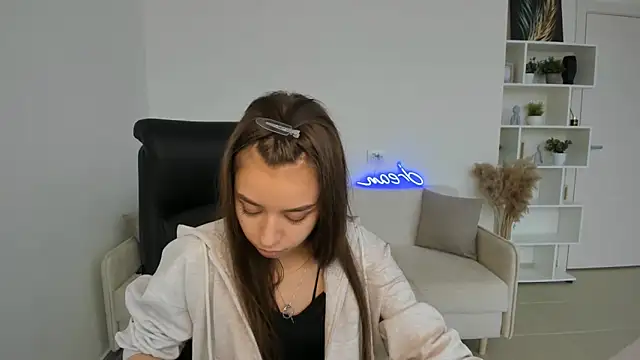 BrunaLinklater online show from 18, 4, 2026