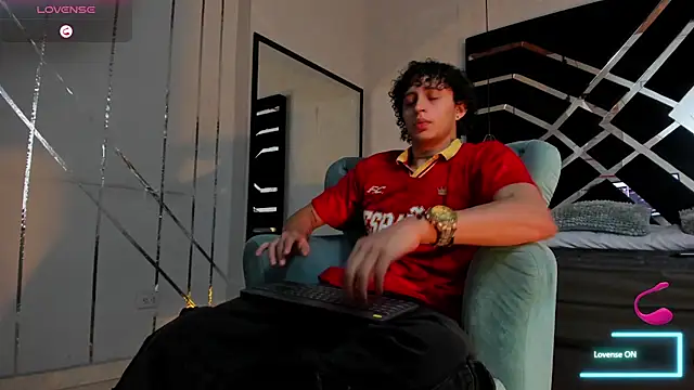 Snapshot of JayTaylorr chatting on 19, 6, 2026 JayTaylorr online show from 19, 6, 2026