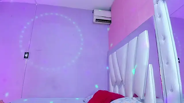 kiara sexyhot online show from 4, 7, 2026