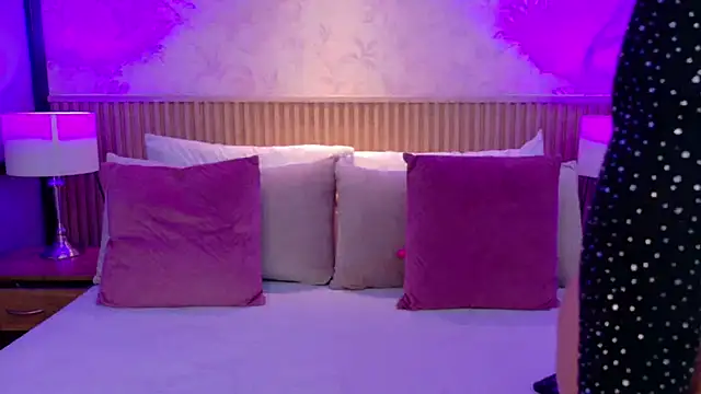 Darcy glow  online show from 23, 6, 2026