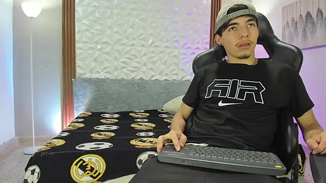 Cris yz online show from 17, 4, 2026