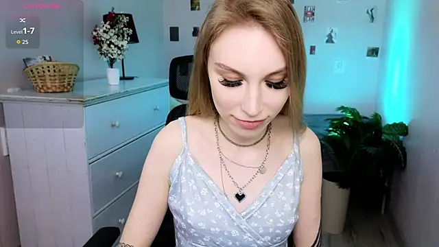 Snapshot of MilaDuales chatting on 5, 5, 2026 MilaDuales online show from 5, 5, 2026