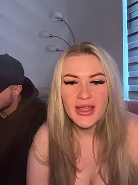 SexyCouple1910 online show from 18, 4, 2026