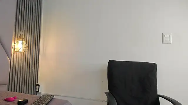 lolabunnysc online show from 10, 6, 2026
