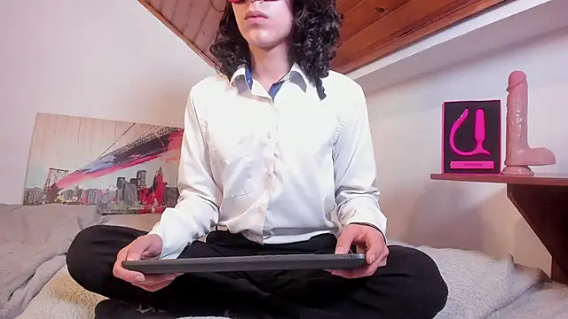 Alecxis  online show from 11, 5, 2026