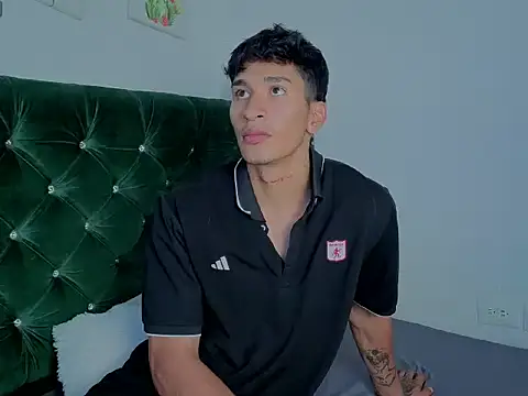 Snapshot of Zayn_Moretti chatting on 24, 6, 2026 Zayn Moretti online show from 24, 6, 2026