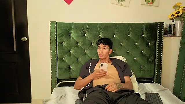 Snapshot of Zayn_Moretti chatting on 1, 7, 2026 Zayn Moretti online show from 1, 7, 2026