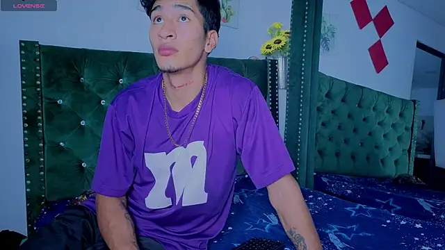 Snapshot of Zayn_Moretti chatting on 15, 7, 2026 Zayn Moretti online show from 15, 7, 2026