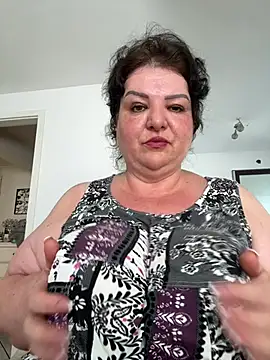Snapshot of curvymilfmicha chatting on 27, 6, 2026 curvymilfmicha online show from 27, 6, 2026