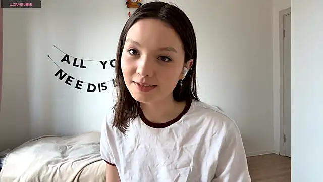 Snapshot of RochelTrewhitt chatting on 7, 5, 2026 RochelTrewhitt online show from 7, 5, 2026