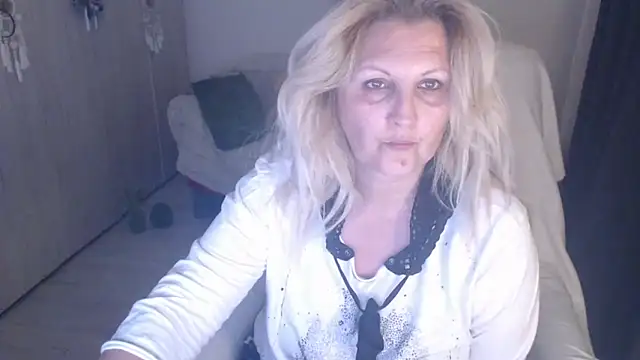 Divineblond online show from 7, 4, 2026