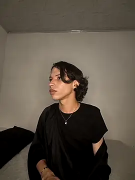 LONDON ROSE online show from 28, 4, 2026