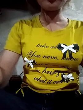 Snapshot of Rosie_LoveUU chatting on 20, 5, 2026 Rosie LoveUU online show from 20, 5, 2026