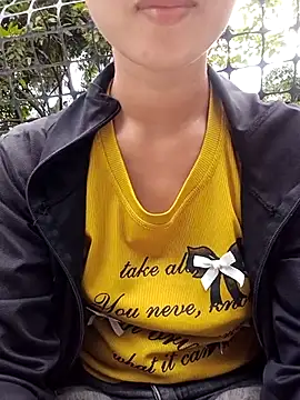 Snapshot of Rosie_LoveUU chatting on 6, 6, 2026 Rosie LoveUU online show from 6, 6, 2026