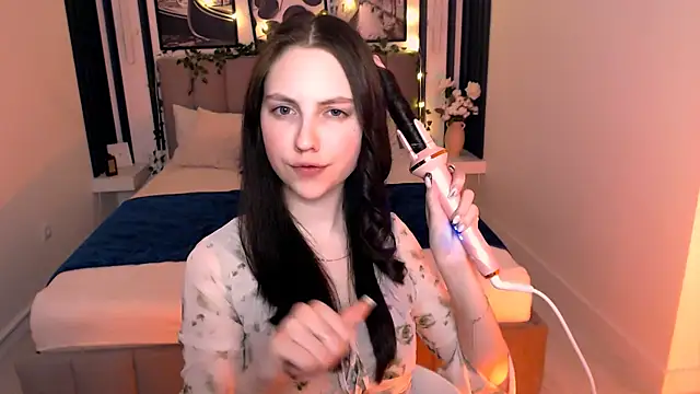  AliceWells online show from 25, 4, 2026