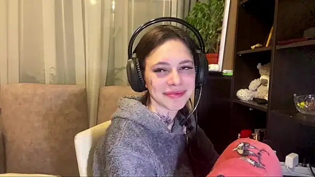 Snapshot of TuZezima chatting on 13, 5, 2026 TuZezima online show from 13, 5, 2026