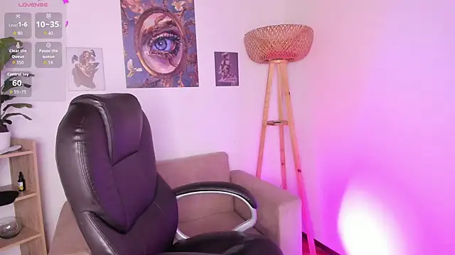 NaomiSaenz  online show from 20, 6, 2026