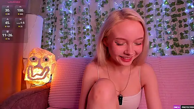 Snapshot of _CloudNine_ chatting on 9, 5, 2026 CloudNine online show from 9, 5, 2026