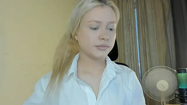Snapshot of MidnightPoise chatting on 16, 6, 2026 MidnightPoise online show from 16, 6, 2026