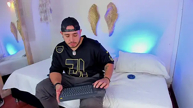 ChrisWyles online show from 28, 4, 2026