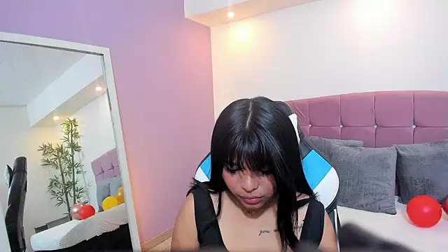 Hinaa XXX online show from 4, 7, 2026